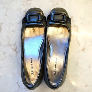 Anne Klein Gray Suede 2 inch block heel, 7.5